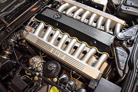 BMW 7er E32 V16 Goldfish
