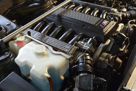 BMW M5 E34 V12