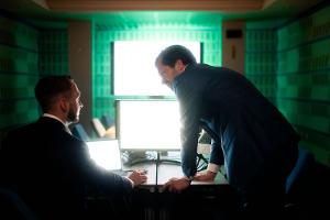 "Ich zerstöre alles, was du hast": TV-Doku über die Cybermafia