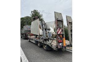 Über 100.000 Euro Sachschaden: Lkw-Ladekran blieb an Brücke hängen