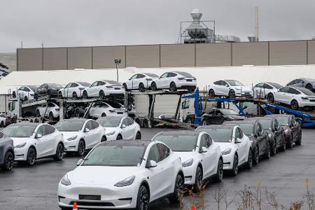 Tesla will als Robotaxis nach bisherigen Angaben zunächst handelsübliche Fahrzeuge des Typs Model Y einsetzen. (Archivbild) Tesla will als Robotaxis nach bisherigen Angaben zunächst handelsübliche Fahrzeuge des Typs Model Y einsetzen. (Archivbild)
