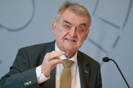 NRW-Ministerpräsident Reul macht vor allem die zunehmende Radikalisierung junger Menschen Sorge. NRW-Ministerpräsident Reul macht vor allem die zunehmende Radikalisierung junger Menschen Sorge.