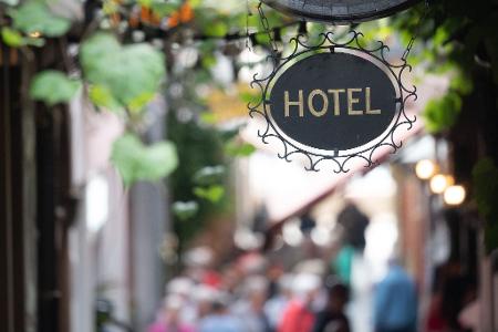 Der späte Ostertermin hat im April für ein deutliches Plus bei den Übernachtungszahlen in Hotels und anderen Beherbergungsbetrieben in Deutschland gesorgt. Der späte Ostertermin hat im April für ein deutliches Plus bei den Übernachtungszahlen in Hotels und anderen Beherbergungsbetrieben in Deutschland gesorgt.