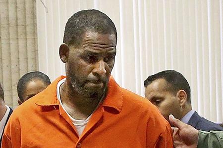 Mordauftrag hinter Gittern? R. Kelly fürchtet um sein Leben Mordauftrag hinter Gittern? R. Kelly fürchtet um sein Leben