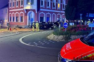 Verkehrsunfall - eine Person tödlich verunglückt, sechs Schwerverletzte