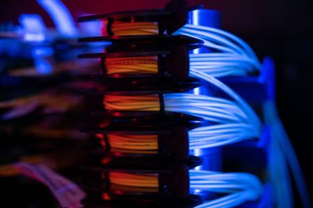 Aus Sicht von Bitkom-Präsident Ralf Wintergerst muss sich Deutschland aus einseitigen Abhängigkeiten lösen, auch bei digitaler Infrastruktur. (Symbolbild). Aus Sicht von Bitkom-Präsident Ralf Wintergerst muss sich Deutschland aus einseitigen Abhängigkeiten lösen, auch bei digitaler Infrastruktur. (Symbolbild).