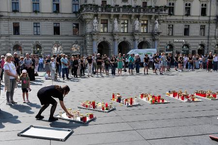 In Graz und in ganz Österreich stand das öffentliche Leben für eine Trauerminute still.