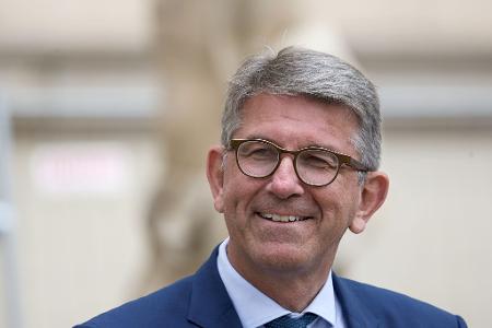 Wolfram Weimer, Staatsminister für Kultur und Medien, ist parteilos, aber nicht ohne politische Verortung. Wolfram Weimer, Staatsminister für Kultur und Medien, ist parteilos, aber nicht ohne politische Verortung.