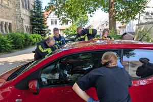 Kind in PKW eingeschlossen - erfolgreiche Rettung zusammen mit Vierjähriger