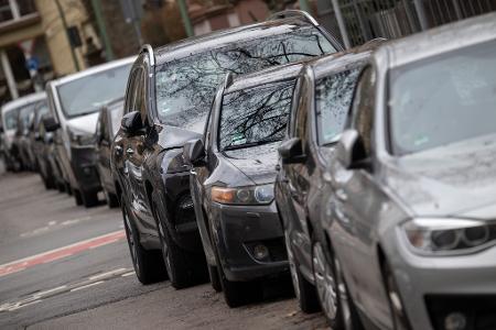Die durchschnittliche Höhe der Motorhauben von Autos hat sich laut einer Studie seit 2010 jährlich um 0,5 Zentimeter erhöht. (Archivbild) Die durchschnittliche Höhe der Motorhauben von Autos hat sich laut einer Studie seit 2010 jährlich um 0,5 Zentimeter erhöht. (Archivbild)