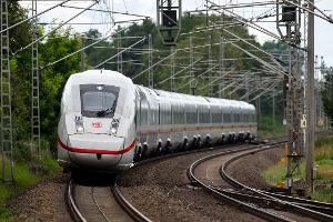 Breite Allianz will schnelles Internet in den Zug bringen