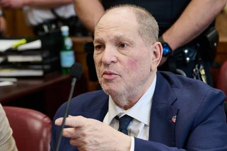Prozess um Harvey Weinstein: Jury fällt geteiltes Urteil Prozess um Harvey Weinstein: Jury fällt geteiltes Urteil