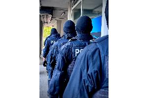 Urkundenkriminalität - Bundespolizei nimmt Fälscherring in Hamburg hoch und verhaftet vier Bandenmitglieder