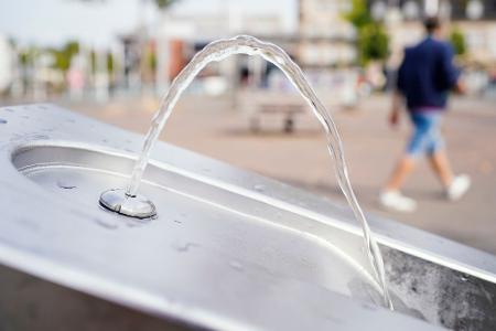 Trinkwasserbrunnen wie hier in Mannheim machen die Hitze erträglicher.