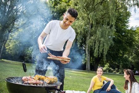 Grillparty: So erspart man sich Lebensmittelinfektionen