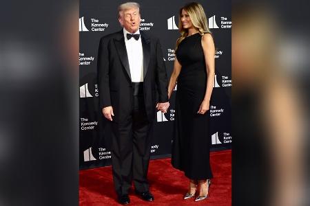 Gemeinsamer Auftritt: Buhrufe für Donald und Melania Trump Gemeinsamer Auftritt: Buhrufe für Donald und Melania Trump