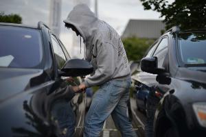 Mehrere Autos aufgebrochen - Polizei ermittelt - 2506054