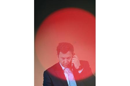 Klingbeil betonte: Mit ihm werde es keine Kehrtwende in der Ukraine-Politik geben. Klingbeil betonte: Mit ihm werde es keine Kehrtwende in der Ukraine-Politik geben.