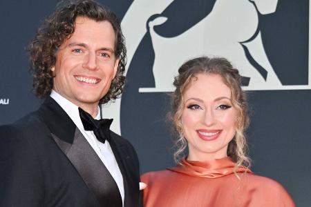Henry Cavill: Seltener Auftritt mit seiner Partnerin Henry Cavill: Seltener Auftritt mit seiner Partnerin