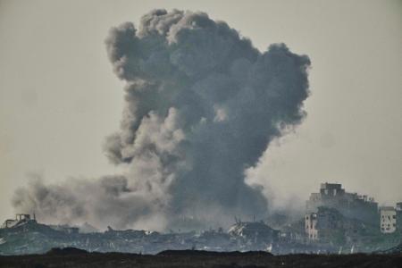 Im Gazastreifen ist das Internet komplett ausgefallen. Dadurch werden Hilfsmaßnahmen nahezu unmöglich. Im Gazastreifen ist das Internet komplett ausgefallen. Dadurch werden Hilfsmaßnahmen nahezu unmöglich.