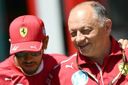 Schwieriger Ferrari-Start: Hamilton stärkt Vasseur