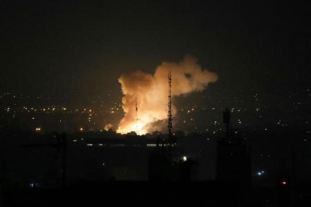 Israel greift Irans Atomanlagen an - Explosionen in Teheran