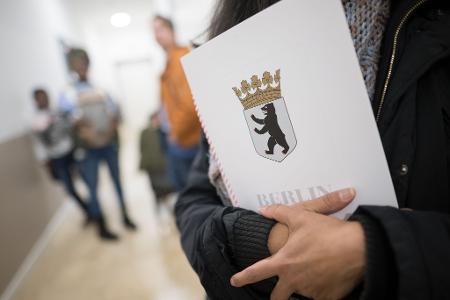 In Berlin gibt es seit Anfang 2024 eine zentrale Einbürgerungsstelle im Landesamt für Einwanderung. (Archivfoto) In Berlin gibt es seit Anfang 2024 eine zentrale Einbürgerungsstelle im Landesamt für Einwanderung. (Archivfoto)