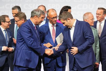 In ihrem Koalitionsvertrag haben sich CDU, CSU und SPD darauf geeinigt, die Einbürgerung für besonders gut integrierte Menschen nach drei Jahren wieder abzuschaffen. (Archivfoto)