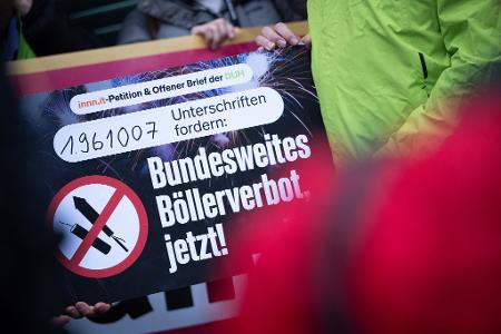 Auch Mitglieder der Gewerkschaft der Polizei setzen sich für ein bundesweites Böllerverbot ein. (Archivfoto)