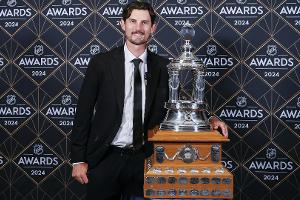 Draisaitl geht leer aus: Goalie Hellebuyck zum MVP gewählt