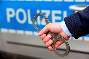 Versuchter Einbruch - Polizei stellt 36-Jährigen - 2506062