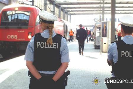 Bundespolizei lobt Verhalten einer 29-Jährigen, die in einem RE auf dem Weg nach München Opfer einer sexuellen Belästigung geworden war Bundespolizei lobt Verhalten einer 29-Jährigen, die in einem RE auf dem Weg nach München Opfer einer sexuellen Belästigung geworden war