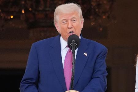 US-Präsident Donald Trump darf die Nationalgarde im US-Bundesstaat Kalifornien vorerst weiter einsetzen. US-Präsident Donald Trump darf die Nationalgarde im US-Bundesstaat Kalifornien vorerst weiter einsetzen.