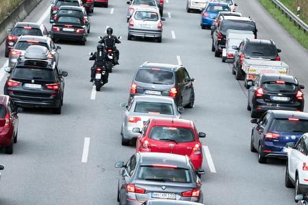 Stau Motorradfahrer