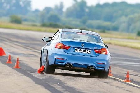 BMW M4 Coupé, Slalom, Heckansicht