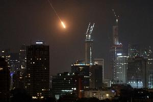 Raketen und Drohungen: Iran und Israel setzen Krieg fort