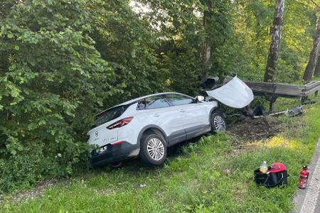 Trotz Totalschadens blieb die Fahrerin beinahe unverletzt Trotz Totalschadens blieb die Fahrerin beinahe unverletzt