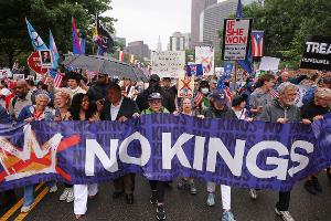 "No Kings": Landesweite Proteste gegen Trump kommen in Gang