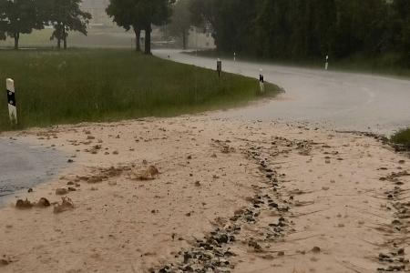 Unwetter über Deutschland - Schwerpunkt in der Südost-Hälfte