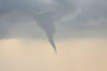 Laut mehreren Medienberichten soll in der Gemeinde Altenbeken im Kreis Paderborn ein Tornado gewütet haben. 