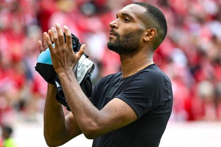 Jonathan Tah - Note: 3,0 - Stand nach dem Wechsel sofort in der Startelf von Vincent Kompany. Stach immer wieder sehr aggressiv aus der Kette nach vorne, das Timing war aber wechselhaft. Gewann nur eins seiner sechs Bodenduelle. Muss sich gegen bessere Gegner noch steigern. Vorne dafür an einem Treffer beteiligt.
