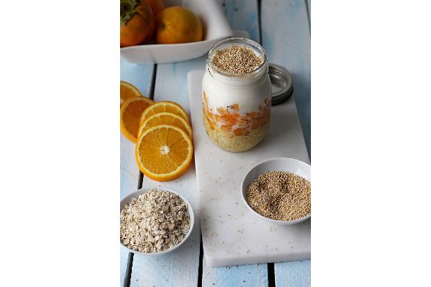 Overnight Oats versorgen den Körper mit Proteinen und Ballaststoffen. 