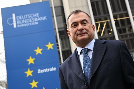 Traut der deutschen Wirtschaft 2025 etwas Wachstum zu: Bundesbank-Präsident Joachim Nagel (Archivbild) Traut der deutschen Wirtschaft 2025 etwas Wachstum zu: Bundesbank-Präsident Joachim Nagel (Archivbild)