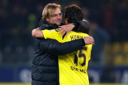'Wir werden auf ihn warten wie eine gute Ehefrau, die auf ihren Mann wartet, der im Knast sitzt' (Klopp vermisst den verletzten BVB-Abwehrchef Mats Hummels) 'Wir werden auf ihn warten wie eine gute Ehefrau, die auf ihren Mann wartet, der im Knast sitzt' (Klopp vermisst den verletzten BVB-Abwehrchef Mats Hummels)