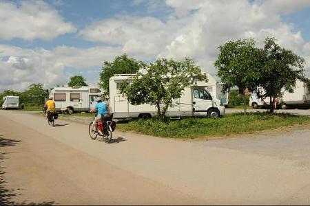 Stellplatz am Freibad Lauffen
