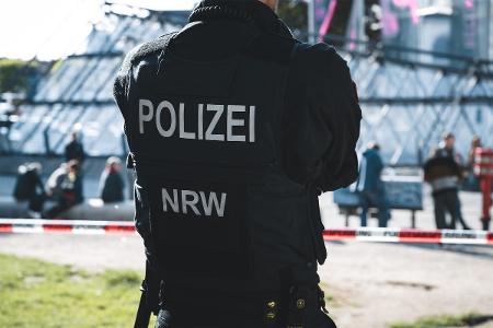Großkontrolle an der Tüte Großkontrolle an der Tüte