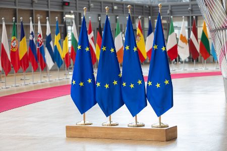 Flaggen der EU-Länder und EU-Flaggen in Brüssel