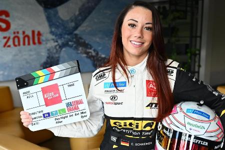 Rennfahrerin Carrie Schreiner spielt Gastrolle bei Rennfahrerin Carrie Schreiner spielt Gastrolle bei