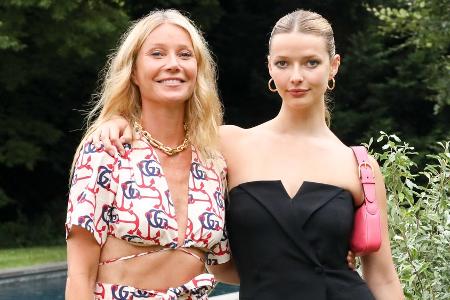 Apple Martin neckt ihre Mutter Gwyneth Paltrow wegen freizügigem Video Apple Martin neckt ihre Mutter Gwyneth Paltrow wegen freizügigem Video
