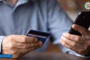 Betrüger erbeuten Bargeld und Debitkarte - Polizei bittet um Hinweise!